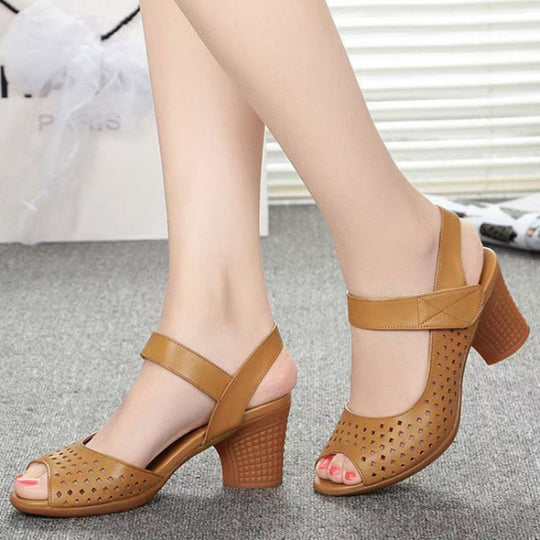 Damen Sandaletten mit perforierten Details und elegantem Blockabsatz EB