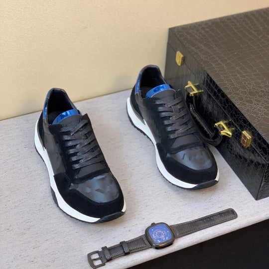 Damen Sportliche Sneakers mit robuster Wildleder-Oberfläche und modernen Designelementen EB