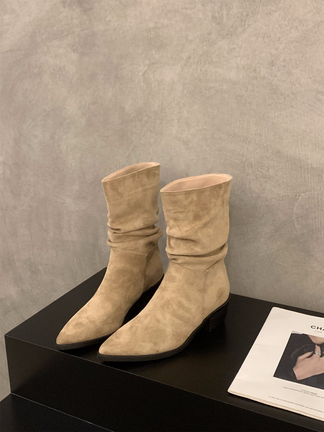Damen Stiefeletten mit gerafftem Schaft und spitzem Fußteil EB