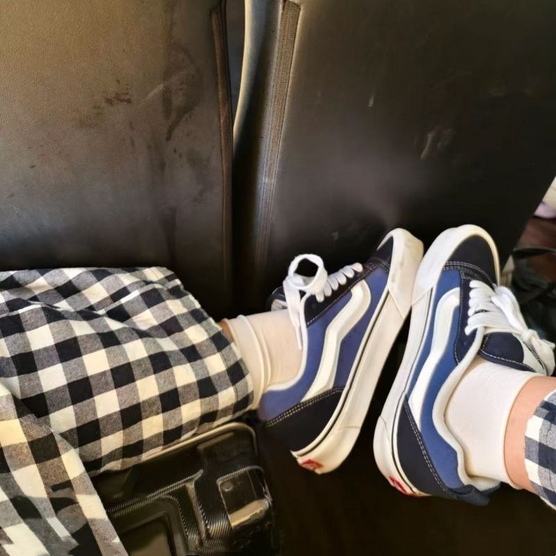Damen Modische Sneakers mit trendiger Oberflächengestaltung EB