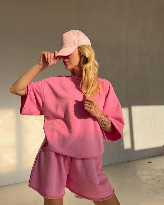 Damen lässiges Freizeitensemble mit oversized T-Shirt und bequemen Shorts EB