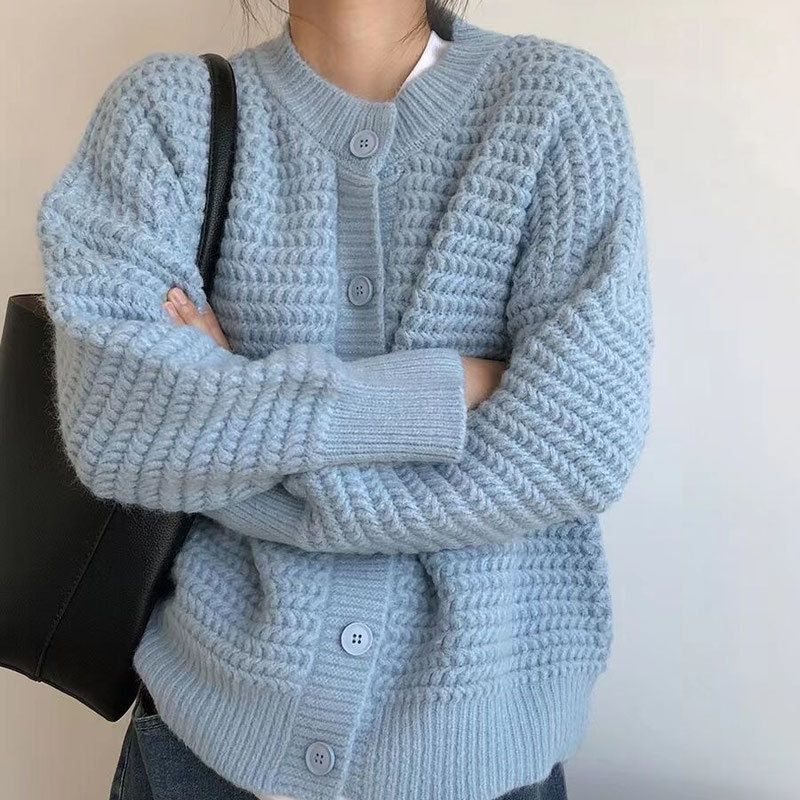 Damen Grobstrickjacke mit Knopfdetails und oversized Schnitt EB