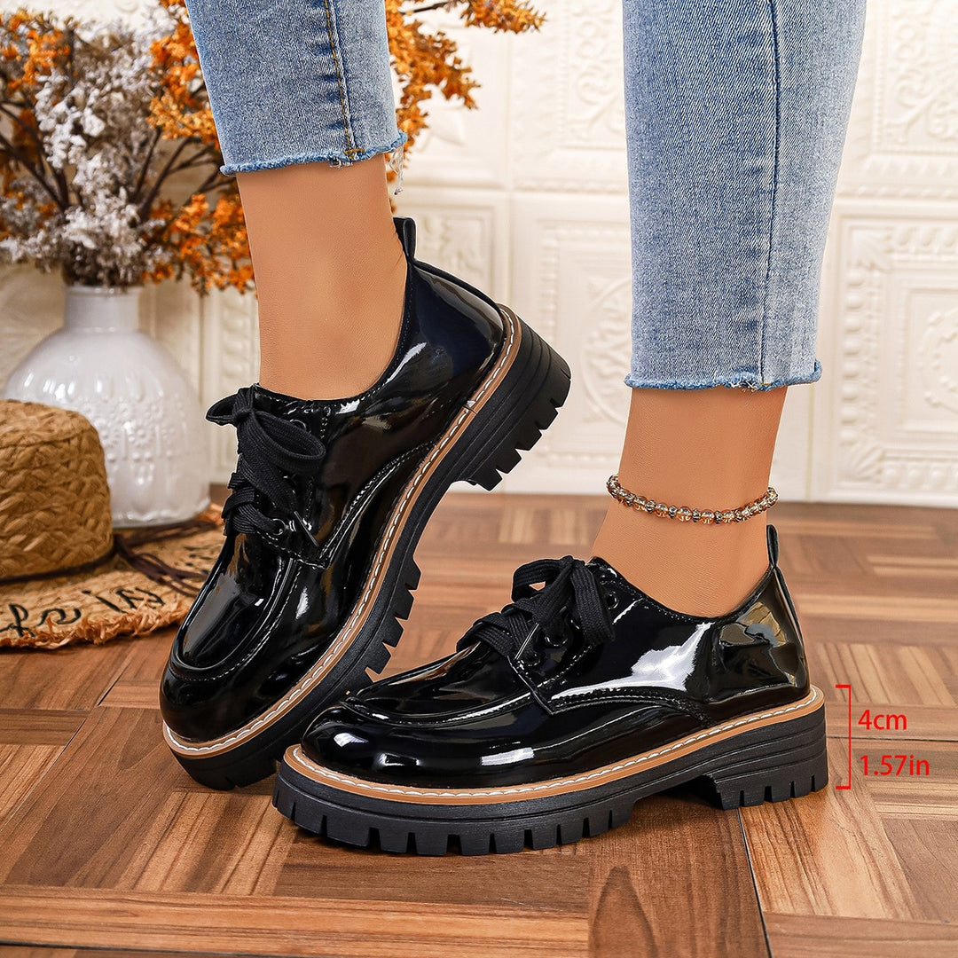 Damen Glänzende Schnürschuhe mit robustem Profil EB