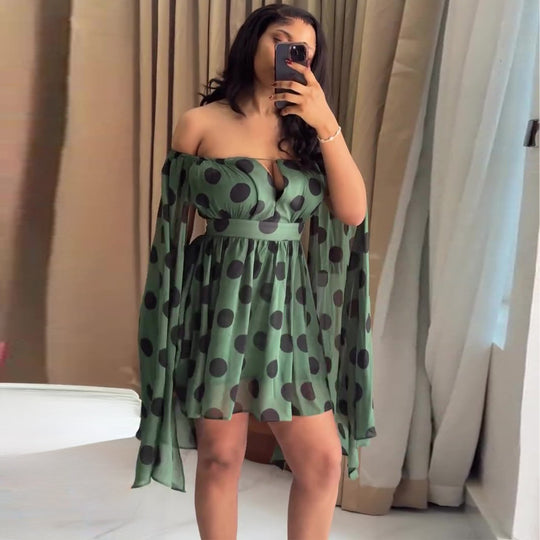Damen Minikleid mit aufregendem Off-Shoulder Design und weit geschnittenen Ärmeln EB