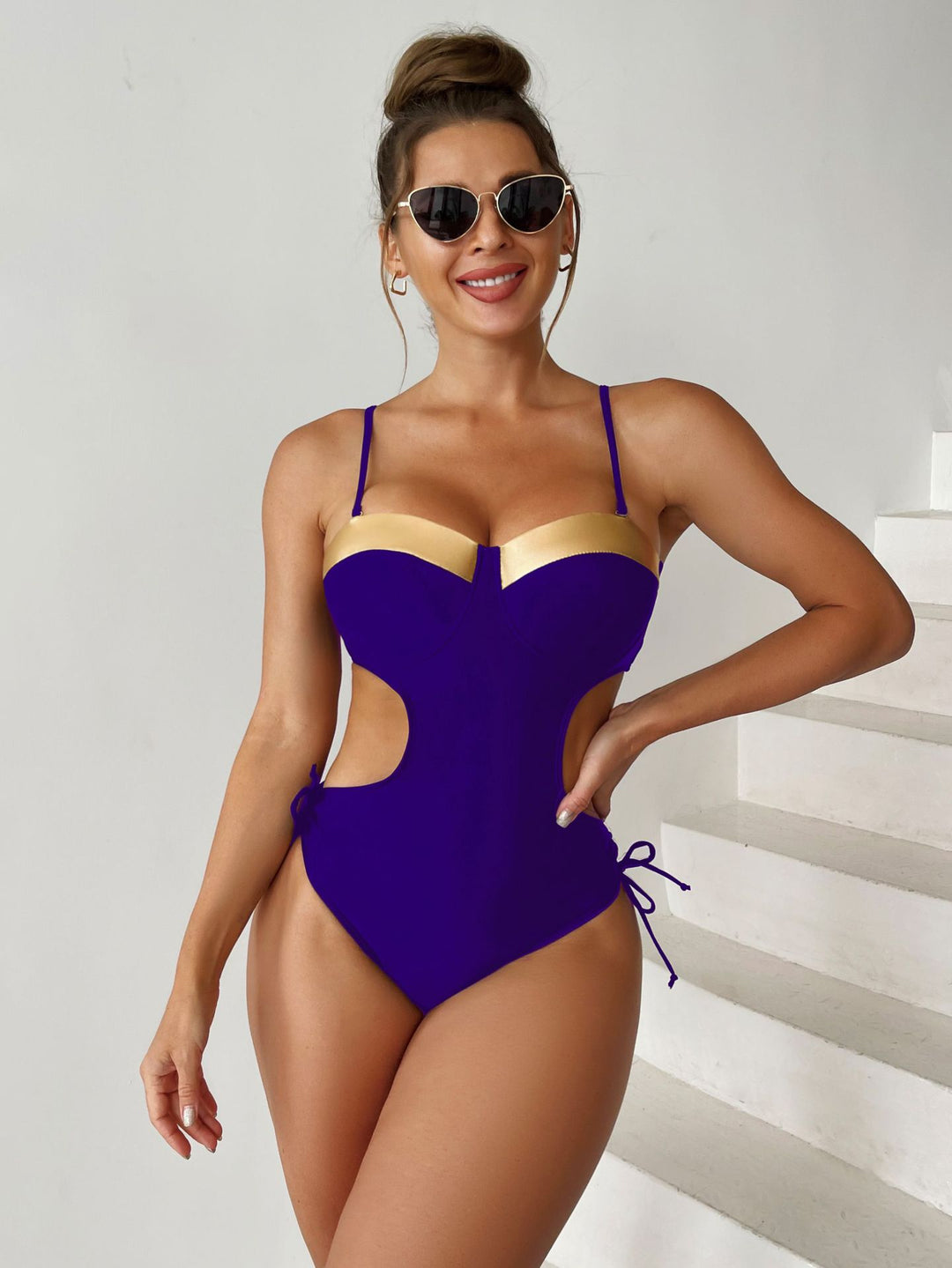 Damen Einteiler Badeanzug mit aufregenden Cut-Out-Details EB
