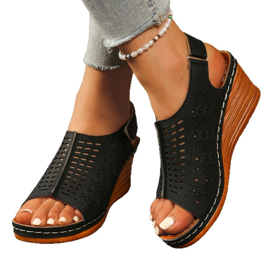 Damen Wedge-Sandaletten mit perforierter Oberfläche und elastischem Riemen EB