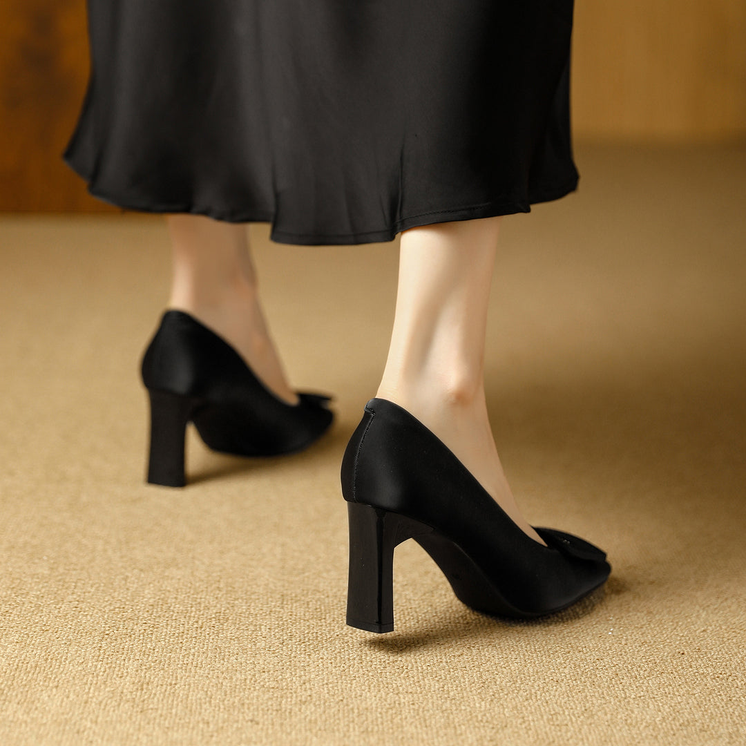 Damen elegante Pumps mit modischer Faltenapplikation und stabiler Absatzhöhe EB