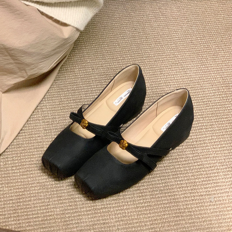 Damen elegante Ballerinas mit verstellbarem Riemen und dekorativer Blüte EB