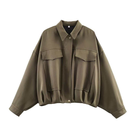 Damen nan oversized kurze Utility-Blousonjacke mit Hemdkragen, großen aufgesetzten Pattentaschen und tailliertem Bündchen EB