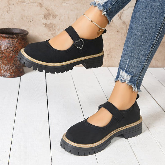 Damen Riemchen‑Slipper im Mary‑Jane‑Stil mit grober Profilsohle und Herzschließe EB