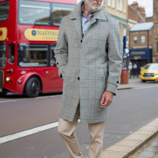 Herren modischer Trenchcoat mit praktischen Taschen und modernem Schnitt EB