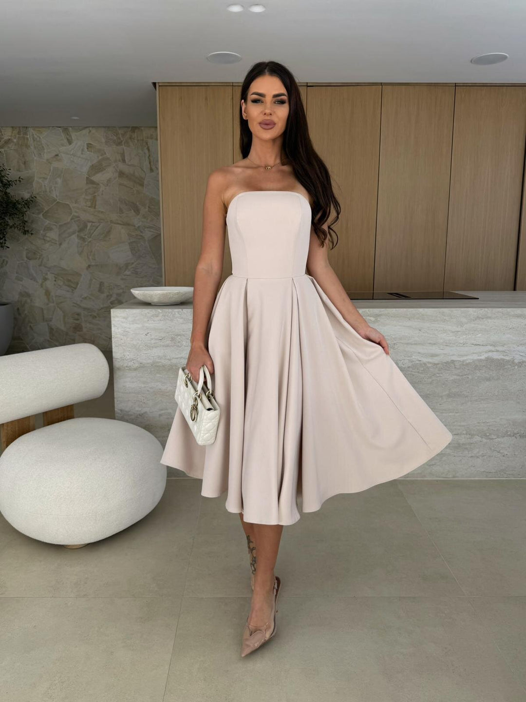Damen elegantes Cocktailkleid mit trägerlosem Design EB