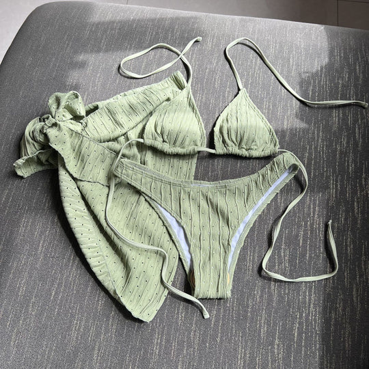 Damen Bikini-Set mit leicht glänzendem Design und verspieltem Wickelrock EB