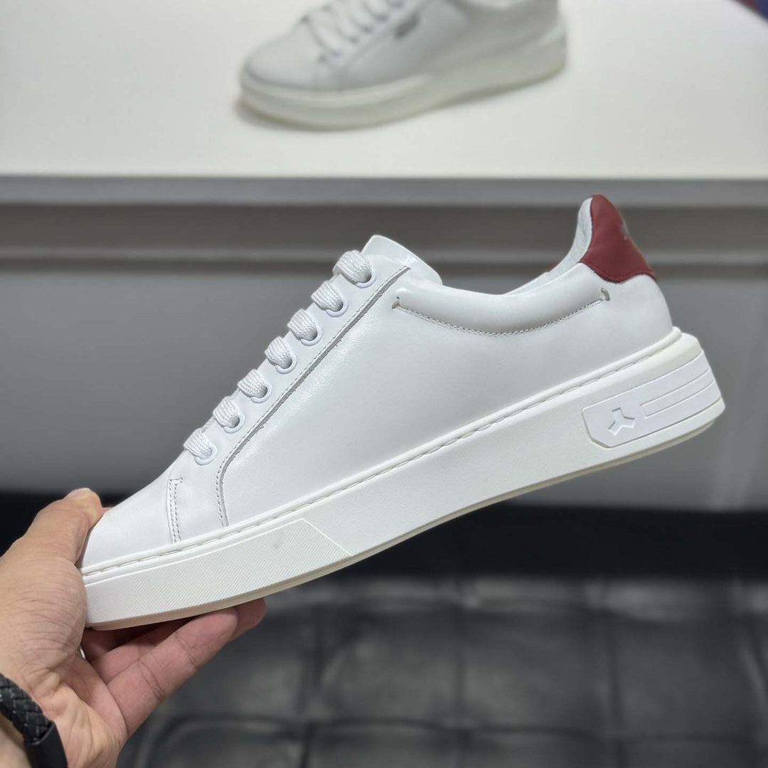 Damen Klassische Sneakers mit eleganten Akzenten von EB