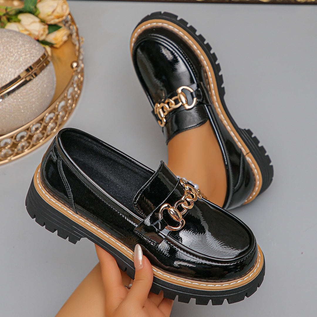 Damen Modische Loafers mit glänzender Oberfläche und dekorativem Ketten-Detail EB