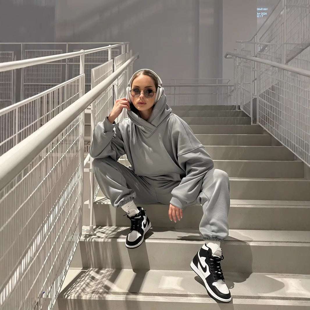 Damen gemütlicher Oversized Hoodie mit intuitivem Kordelzug und passender Jogginghose EB