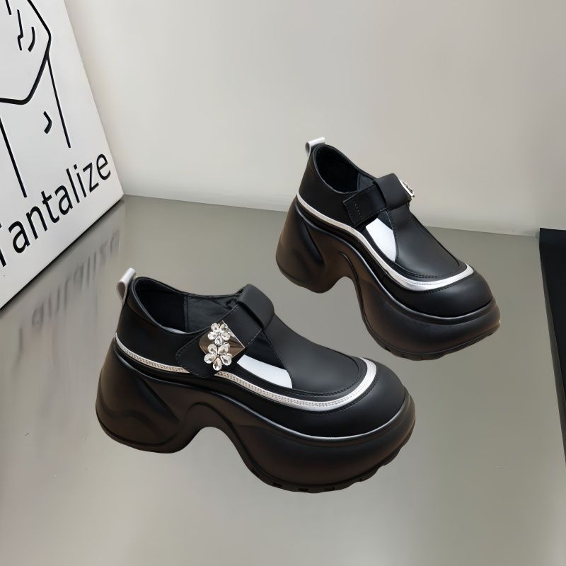 Damen modische Clogs mit auffälligem Absatz und Schmuckdetails EB