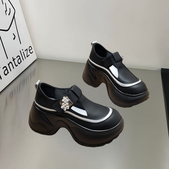 Damen modische Clogs mit auffälligem Absatz und Schmuckdetails EB