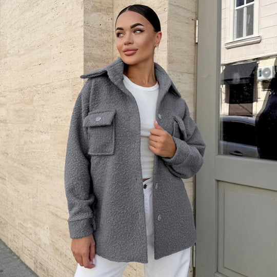 Damen Flauschige Utility-Jacke mit großen Taschen und Knopfdetails EB