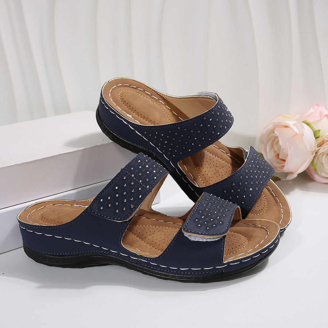Damen Komfortable Sandalen mit dekorativen Strassdetails und anatomischem Fußbett EB
