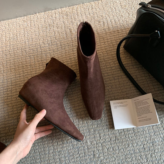 Damen elegante Stiefeletten mit spitzem Schnitt und hochwertiger Wildlederoberfläche EB