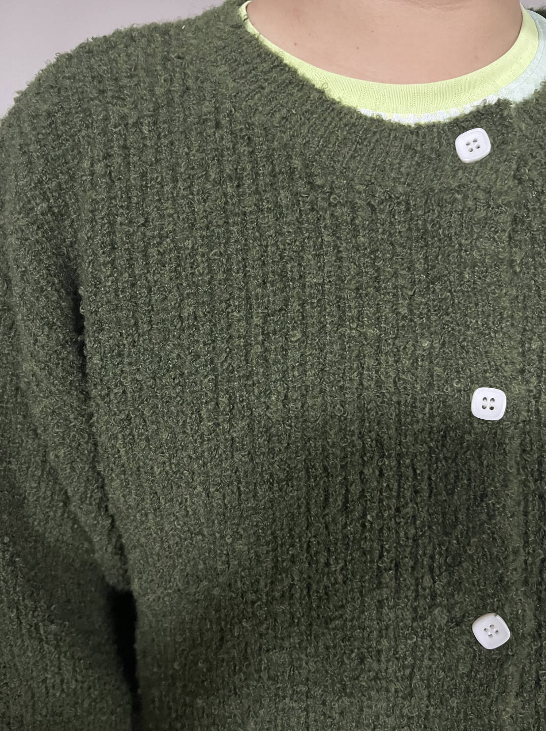 Damen Kuscheliger Strickpullover mit Knopfleiste und lässigem Schnitt EB