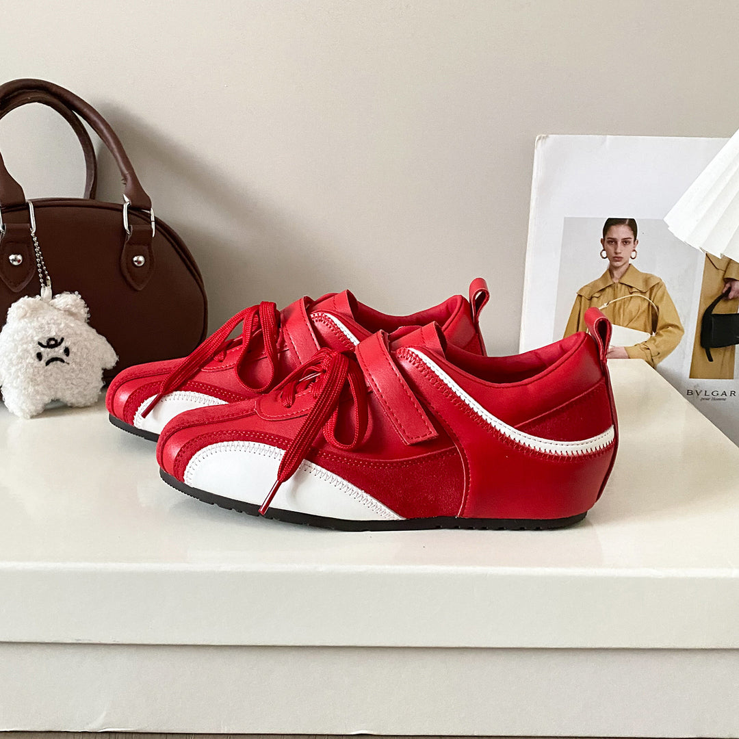Damen Bequeme Sneaker mit elegantem Obermaterial und modischen Schnürdetails EB