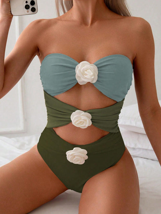 Damen Bandeau-Badeanzug mit eleganten Rüschen und floralen Akzenten EB