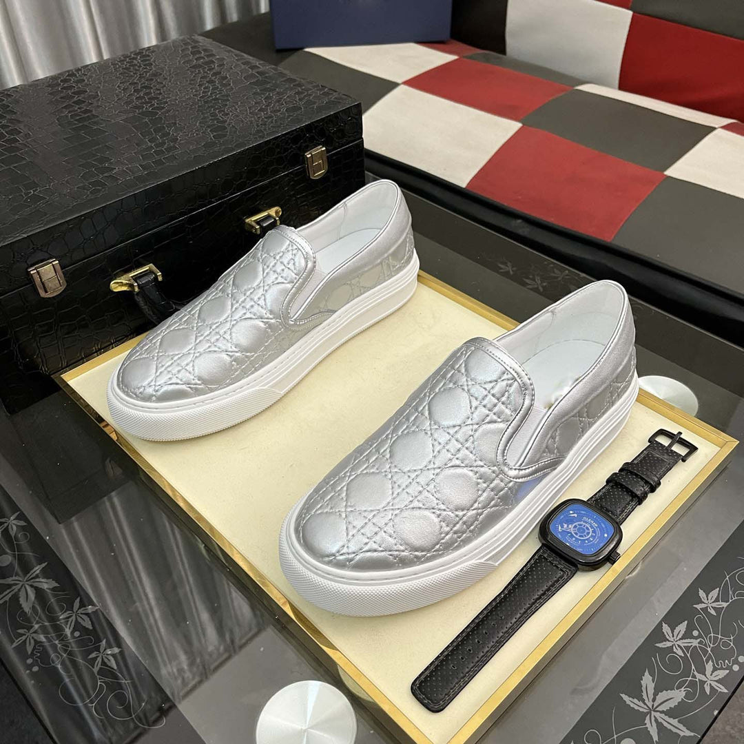 Damen Slip-On Sneakers mit eleganter Steppoptik und rutschfester Sohle EB