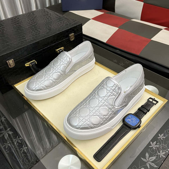 Damen Slip-On Sneakers mit eleganter Steppoptik und rutschfester Sohle EB