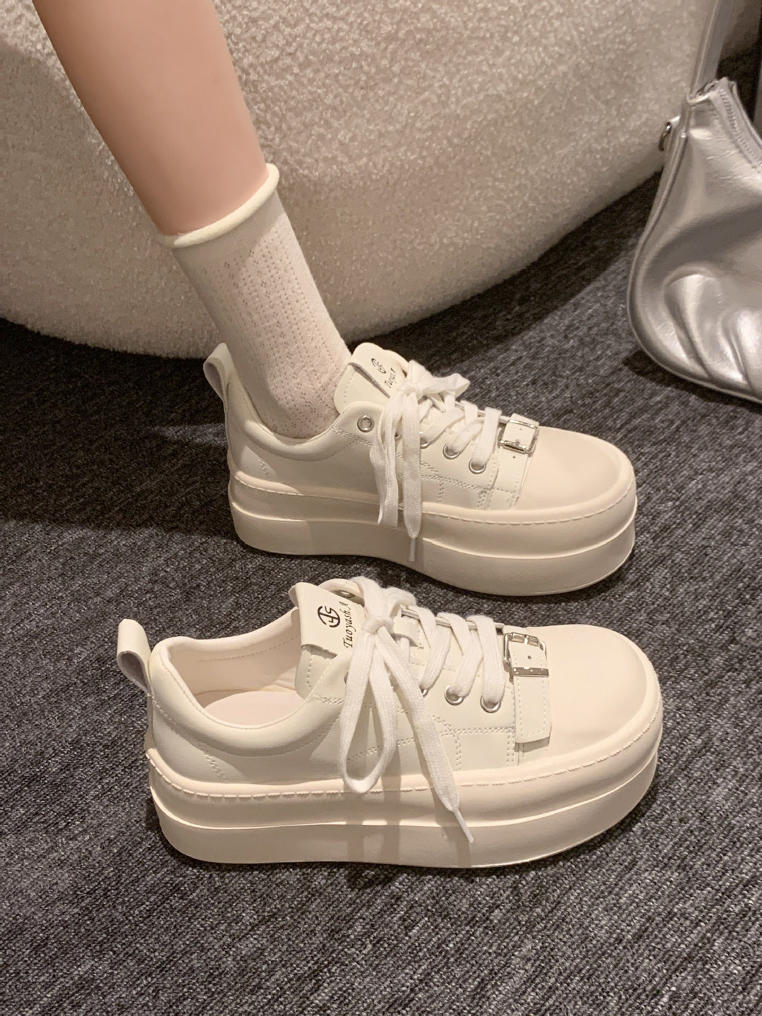 Damen modische Plattform-Sneaker mit elastischem Schnürsystem und robustem Sohlenprofil EB