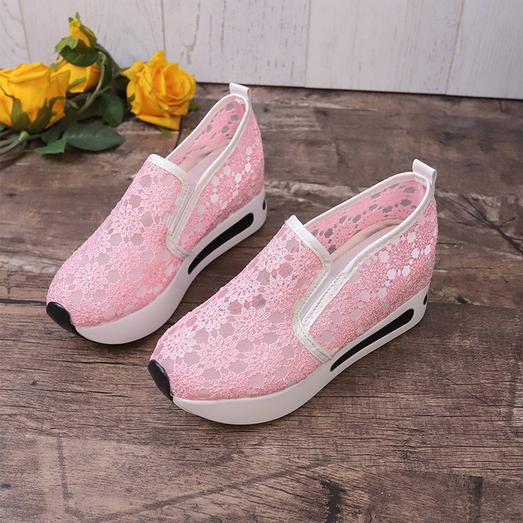 Damen Slip-On Sneakers mit romantischem Spitzen-Design und bequemer Sohle EB