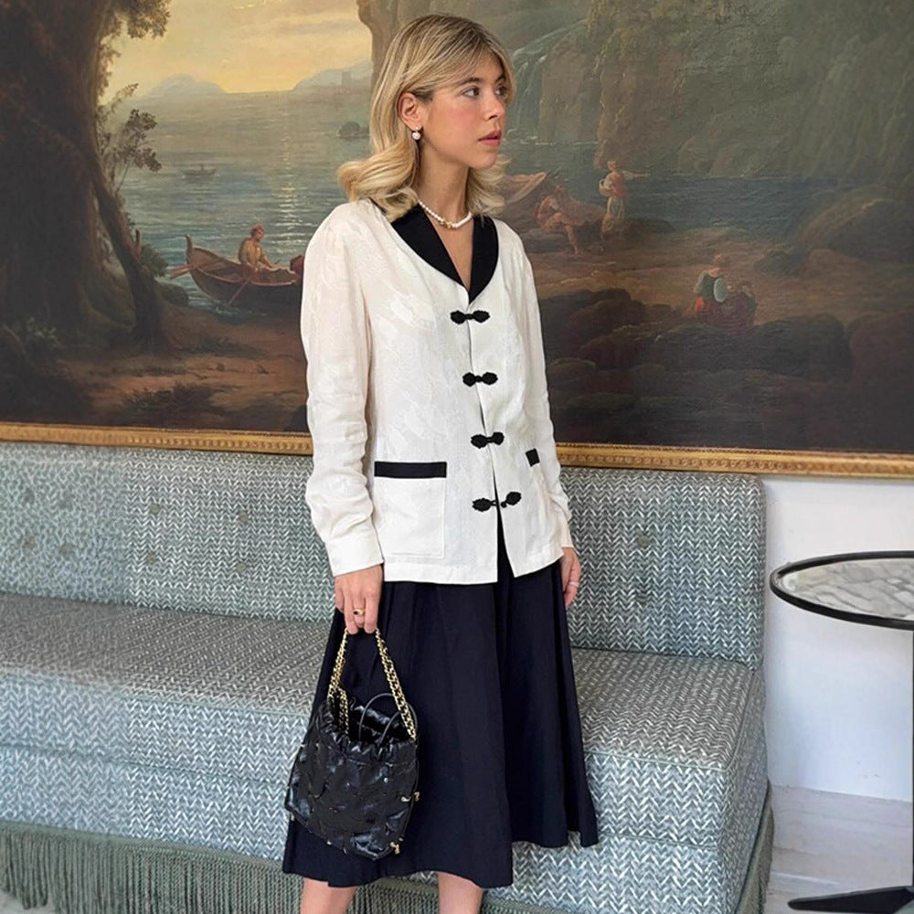 Damen Leichte Blazerjacke mit dekorativen Knöpfen und eleganten Taschen EB