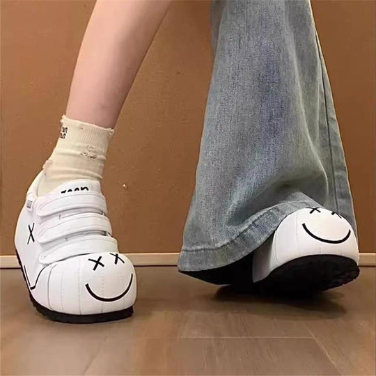 Damen bequeme Clogs mit praktischem Klettverschluss und einzigartigem Design EB