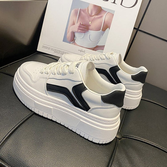 Damen Plateau-Sneaker mit stylischem Kontrastdetails und komfortabler Dämpfung EB