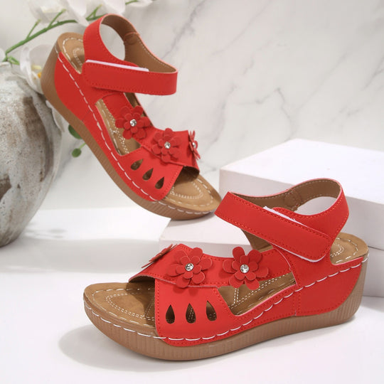 Damen Komfort-Wedgesandalen mit verstellbarem Klettverschluss und Blütenapplikation EB