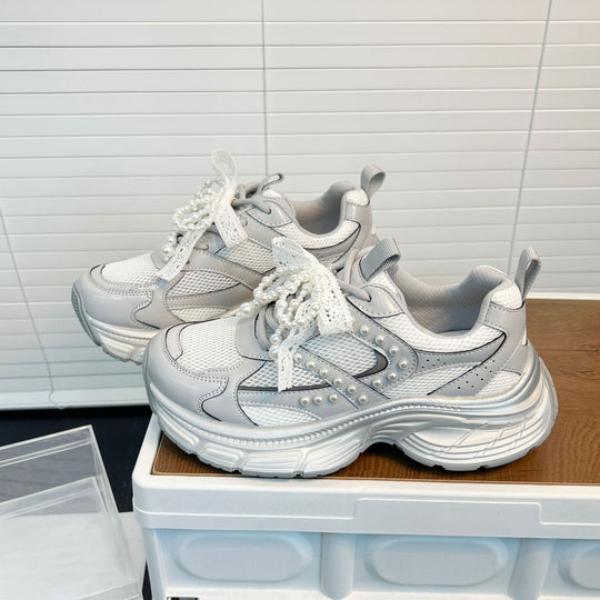 Damen Sportliche Chunky Sneaker mit extravagantem Perlenschmuck EB