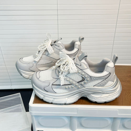 Damen Sportliche Chunky Sneaker mit extravagantem Perlenschmuck EB