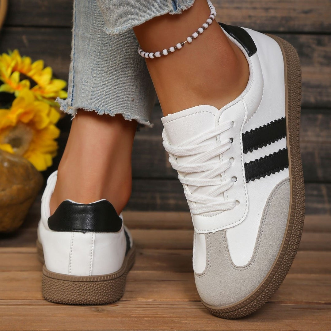 Damen Sneakers im sportlichen Retro-Stil mit kontrastierenden Details EB