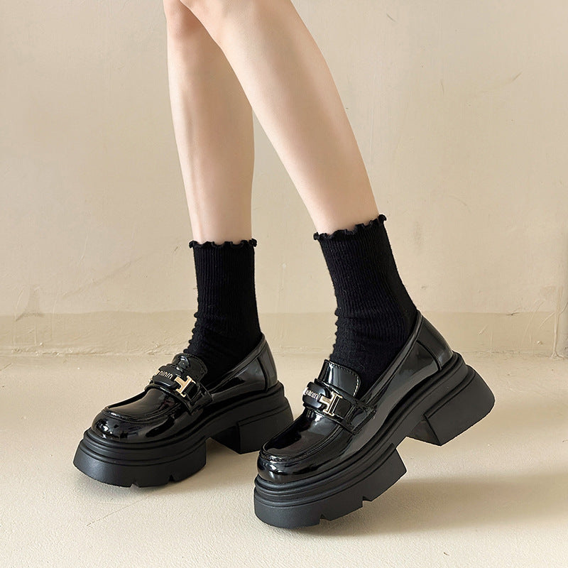 Damen Modische Loafers mit hochgezogenem Absatz und glänzender Oberfläche EB