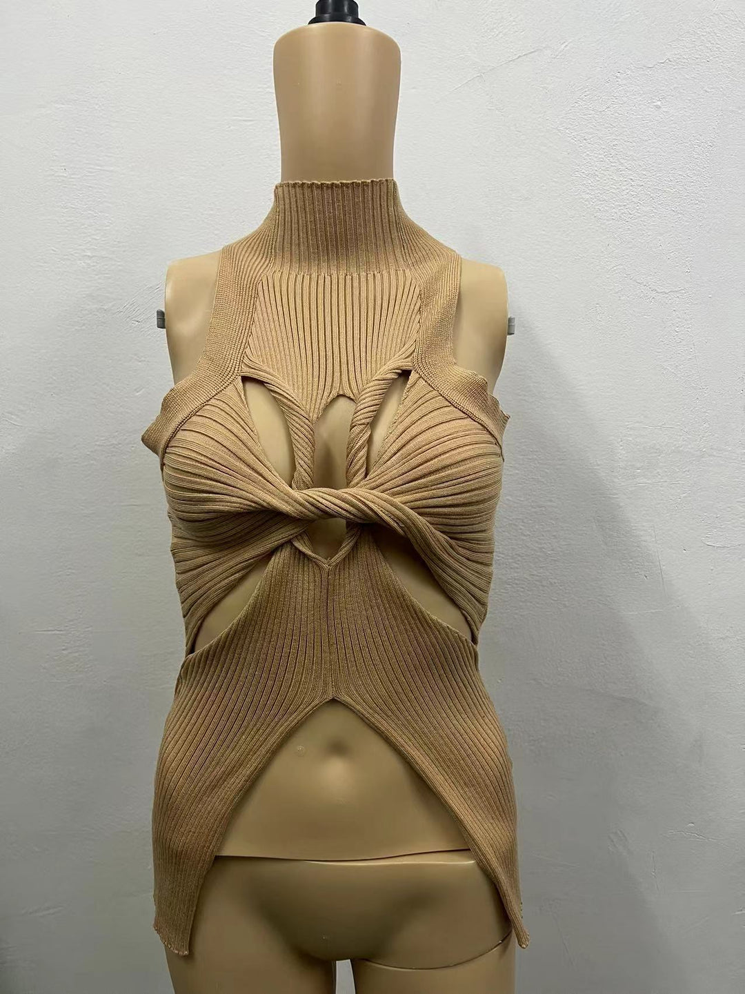 Damen figurbetontes Cut-Out Top mit hohem Kragen EB