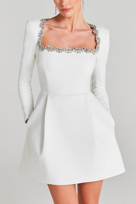 Damen Elegantes Samtkleid mit Blumenapplikationen und U-Boot-Ausschnitt EB