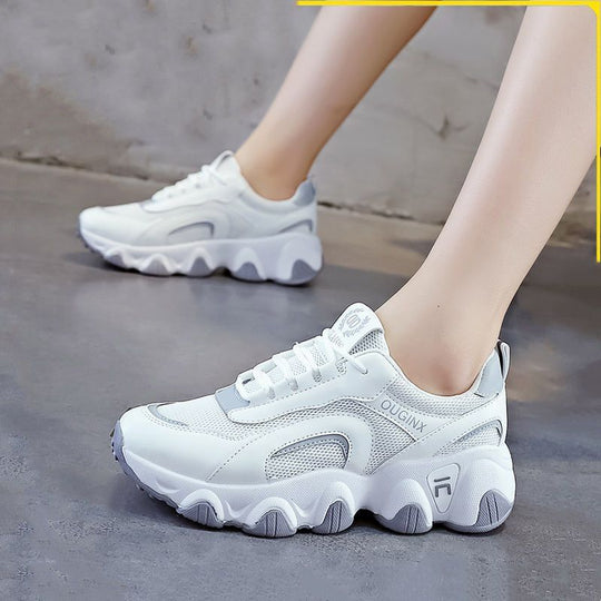 Damen Sportliche Sneakers mit futuristischem Design und hochdämpfender Sohle EB