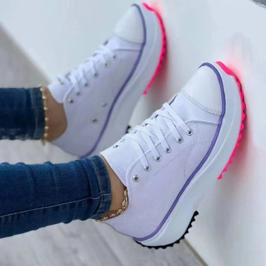 Damen Plateau-Sneaker mit Canvas-Obermaterial, verstärkter Zehenkappe und profilierter Gummilaufsohle EB