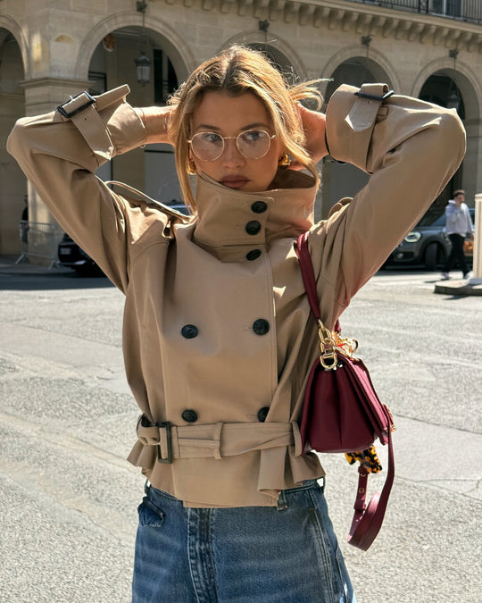Damen modischer Trenchcoat mit innovativem Schnitt und praktischen Details EB