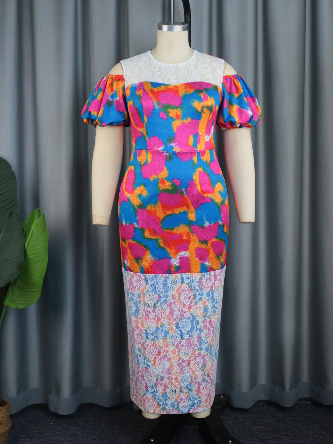 Damen Maxikleid mit voluminösen Puffärmeln und floralem Spitzenbesatz EB