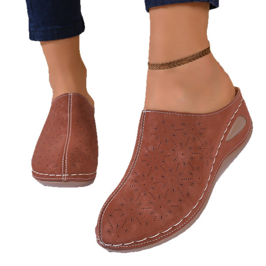 Damen Clogs mit eleganter Lochmuster-Applikation und rutschfester Sohle EB