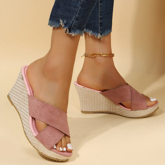 Damen Wedge-Sandalen mit großzügigem Cross-Riemendesign und gepolsterter Sohle EB