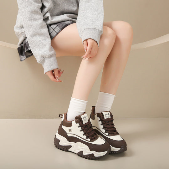 Damen Sportliche High-Top Sneakers mit robustem Profil und dynamischem Design EB