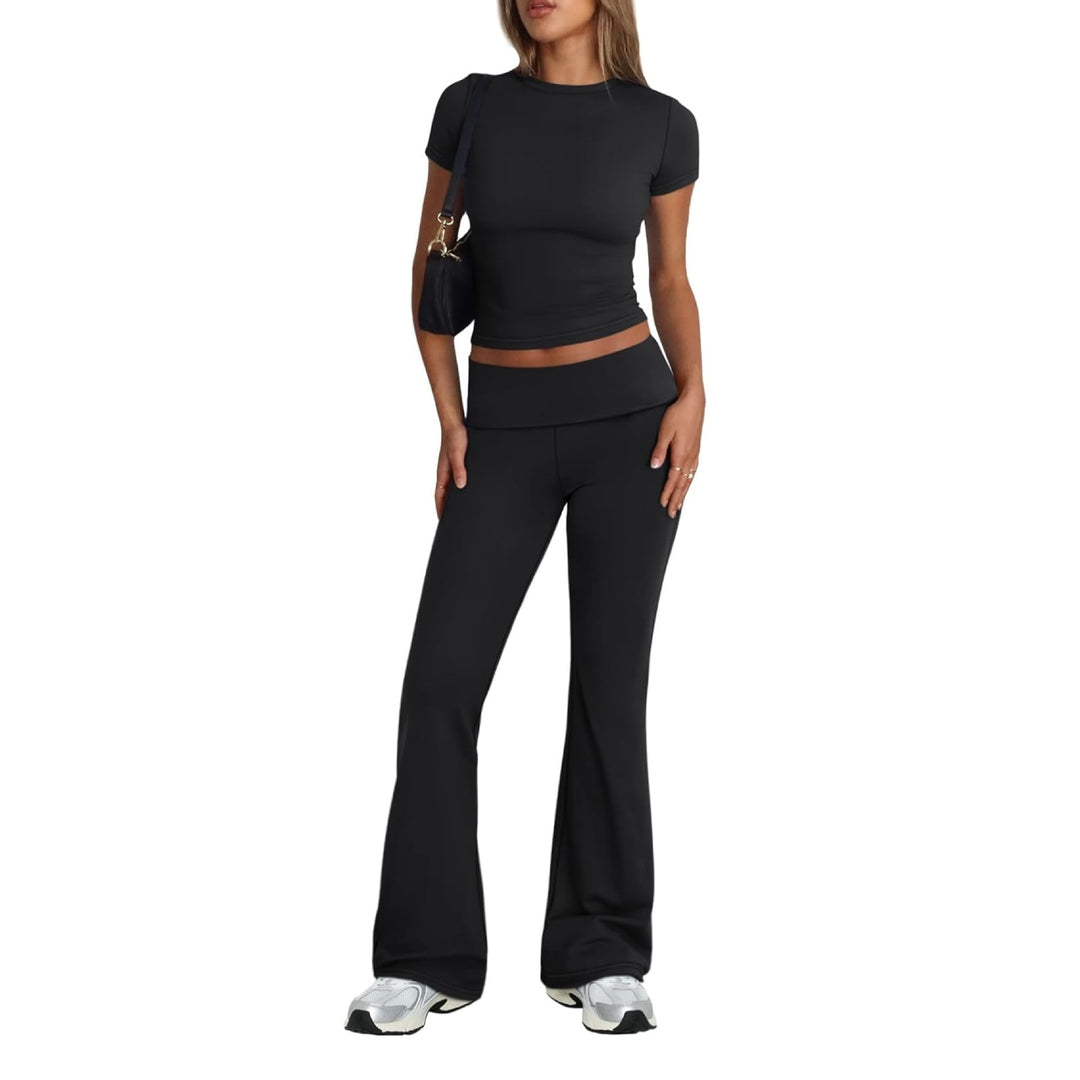 Damen Sportliches Kombination-Outfit mit körpernahem Top und ausgestellten Hosen EB